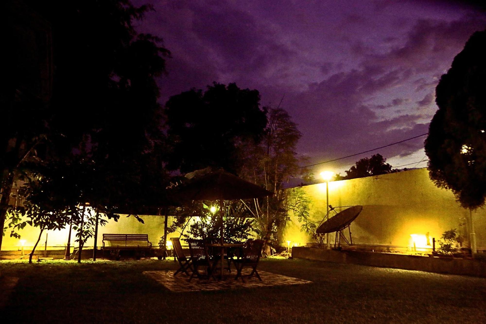 Ared Villa Katunayaka Extérieur photo