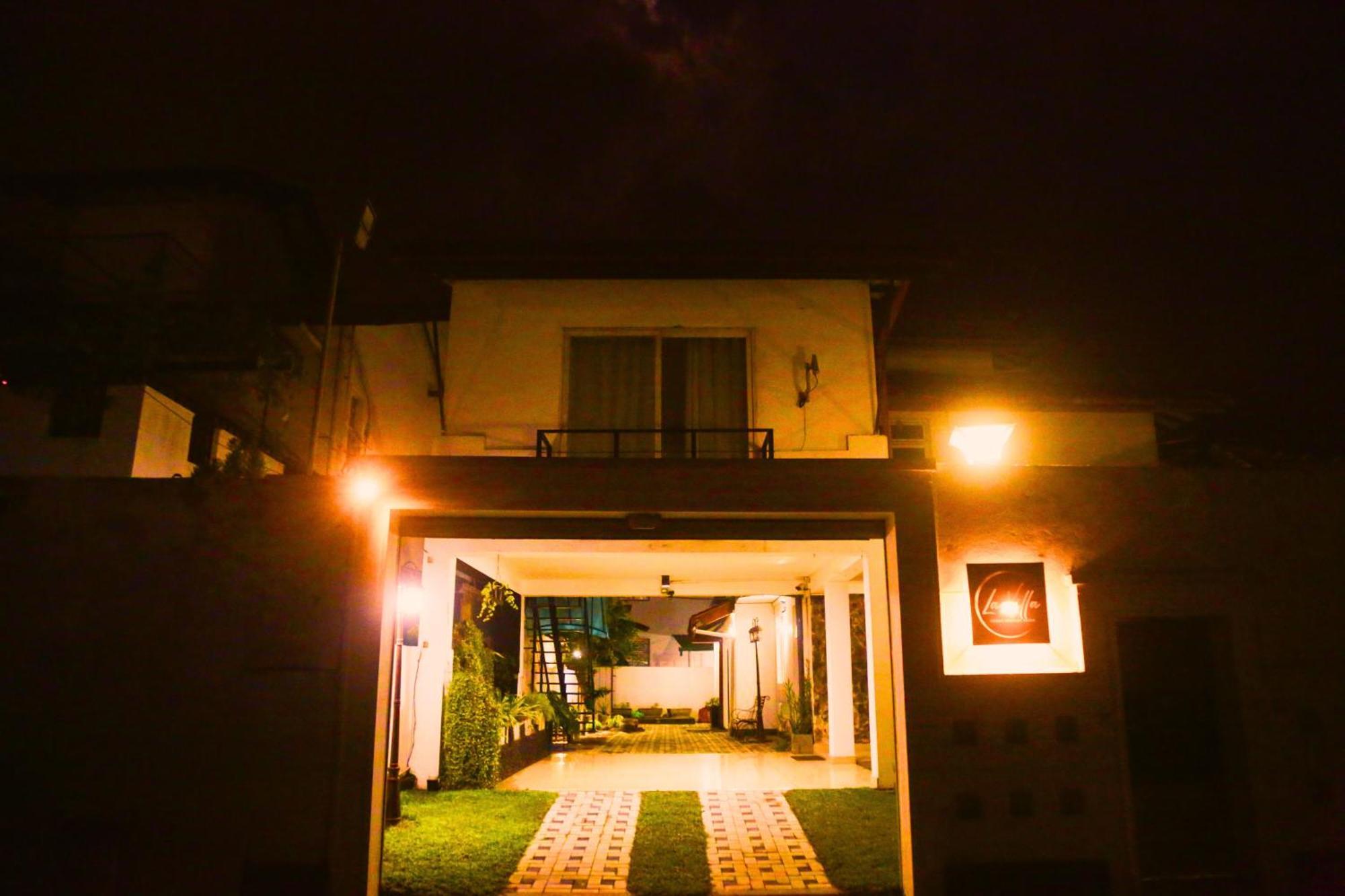 Ared Villa Katunayaka Extérieur photo