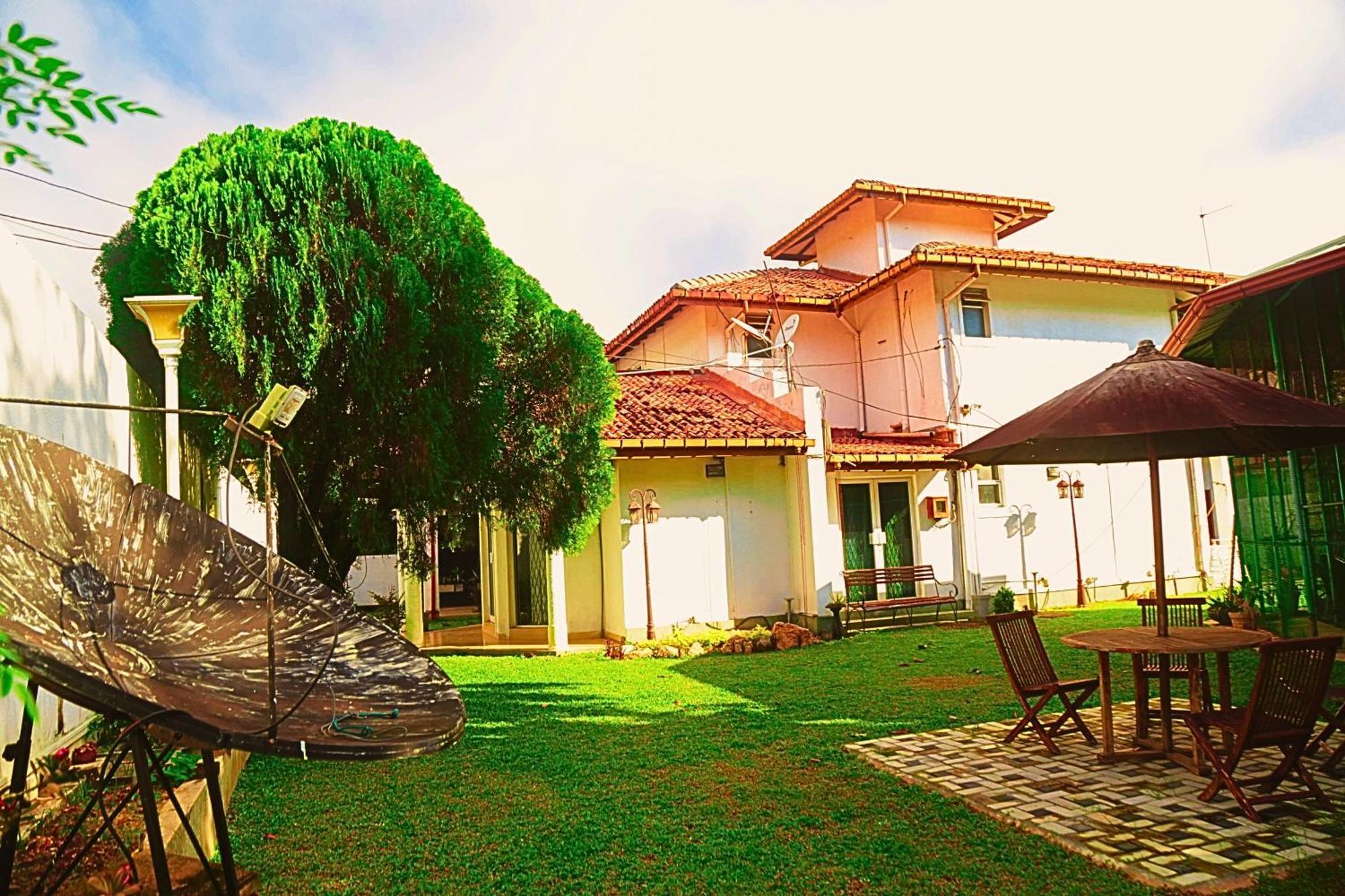 Ared Villa Katunayaka Extérieur photo