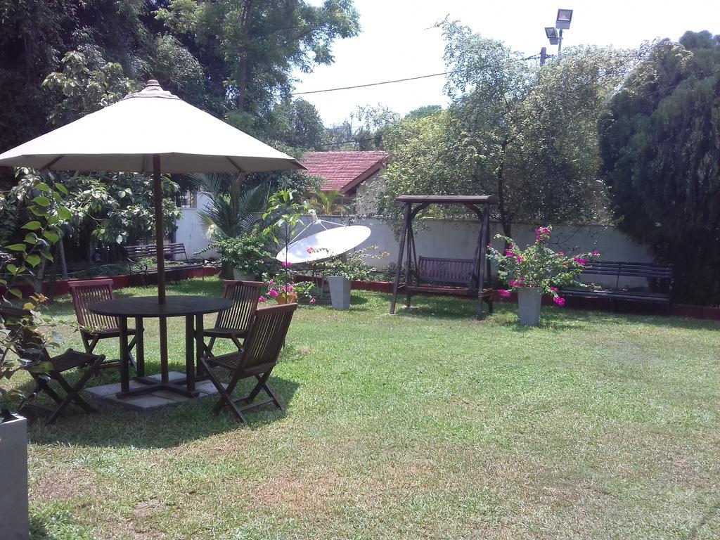 Ared Villa Katunayaka Extérieur photo
