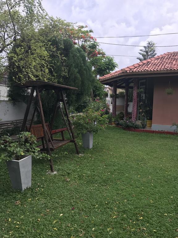 Ared Villa Katunayaka Extérieur photo