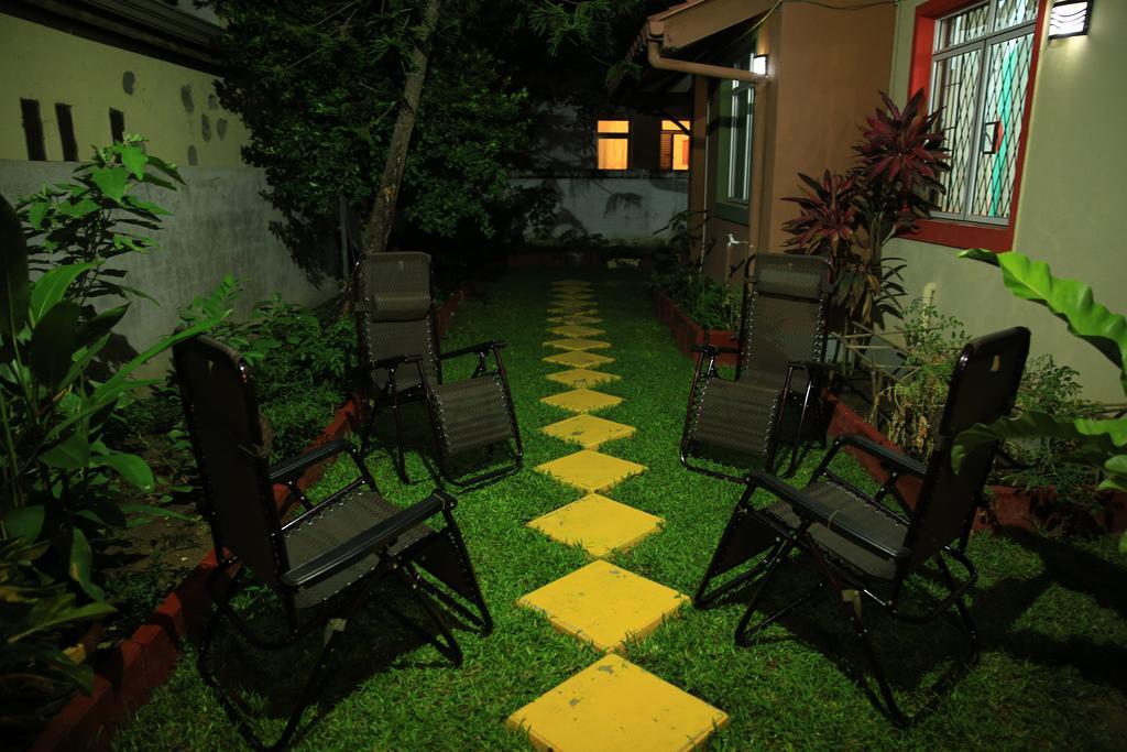Ared Villa Katunayaka Extérieur photo