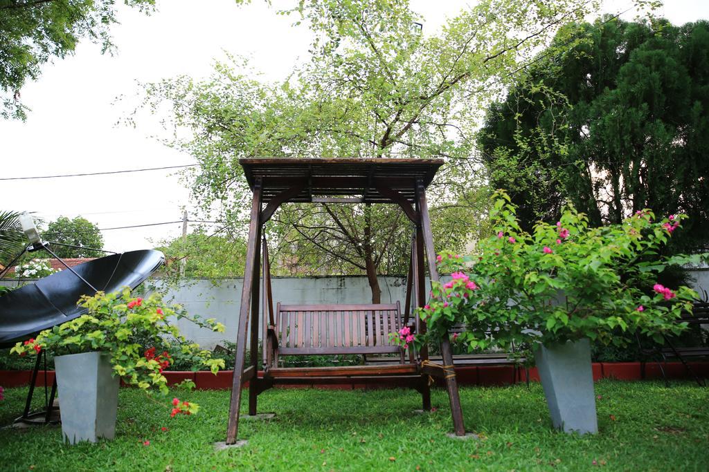 Ared Villa Katunayaka Extérieur photo