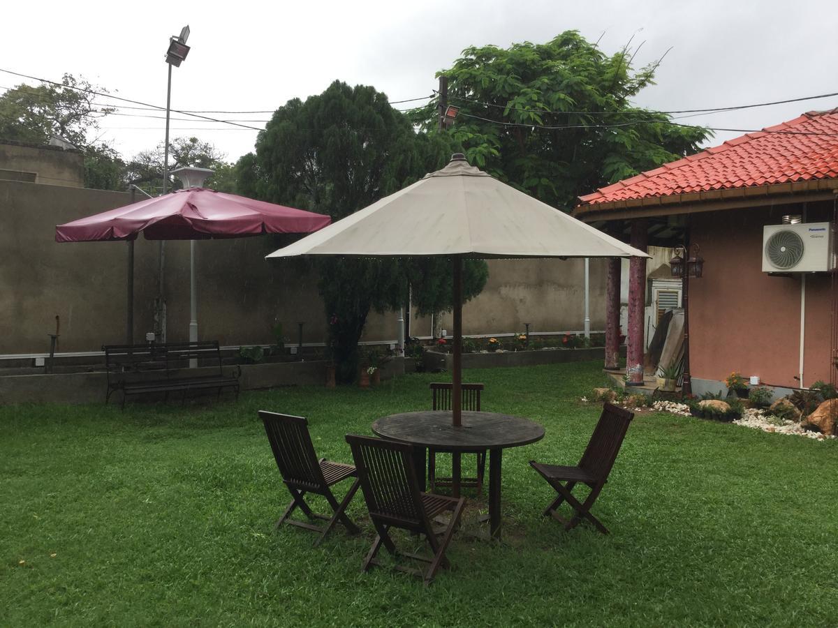 Ared Villa Katunayaka Extérieur photo