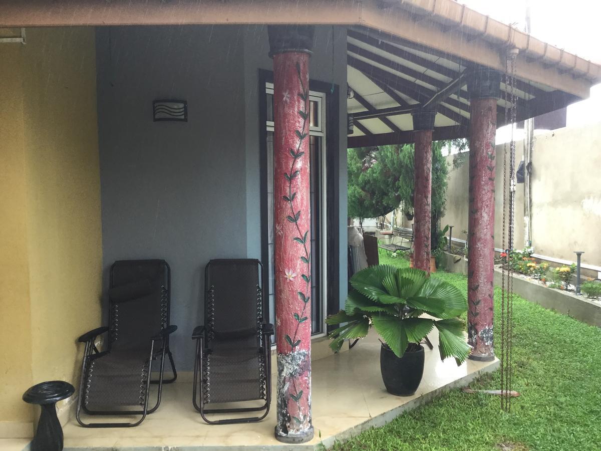 Ared Villa Katunayaka Extérieur photo