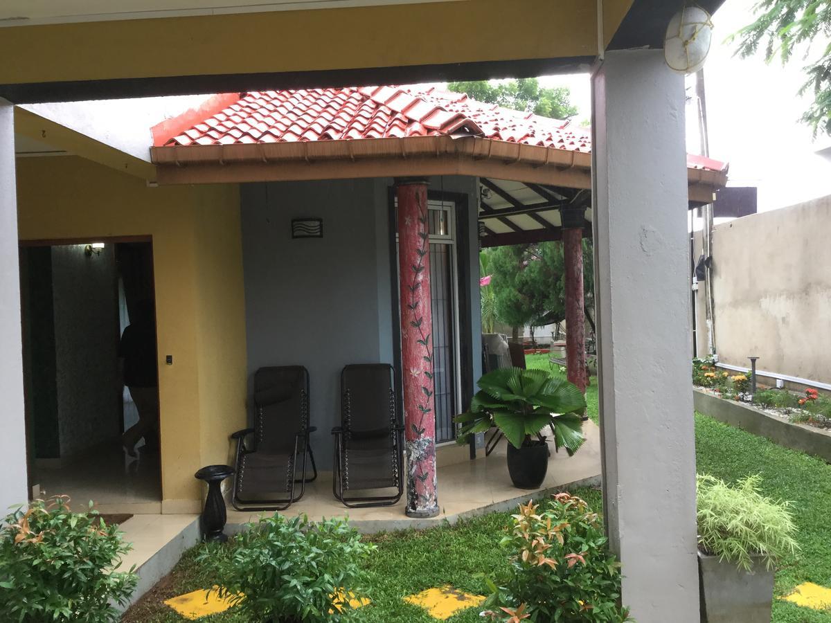 Ared Villa Katunayaka Extérieur photo